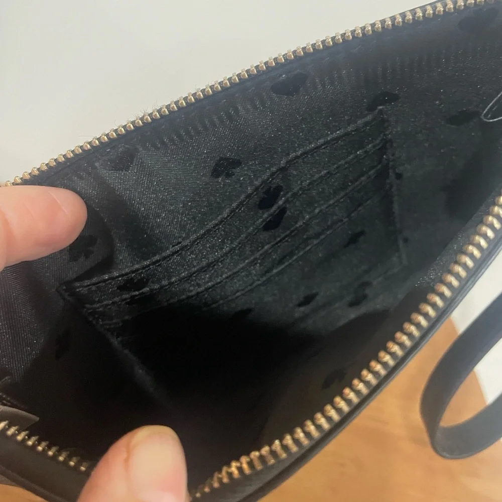 💓Kate Spade Black Clutch Wristlet Wallet iPhone fits in it